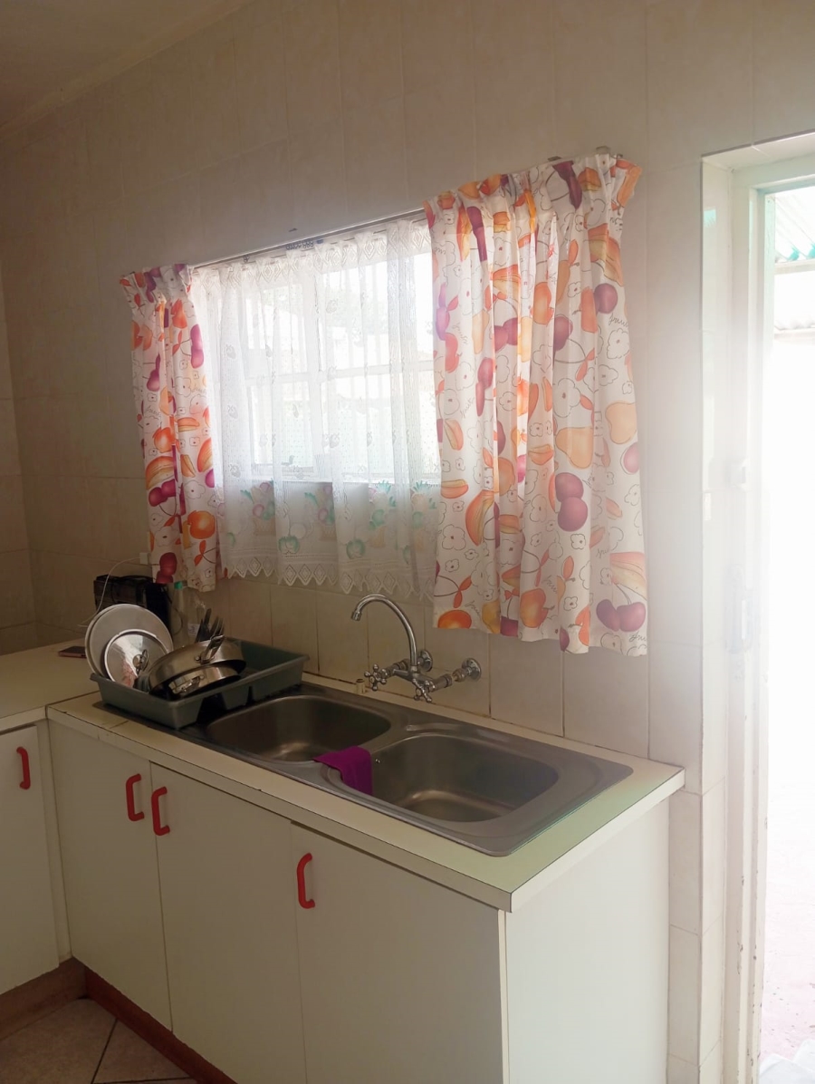 4 Bedroom Property for Sale in Crown Gardens Gauteng