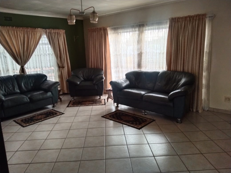 4 Bedroom Property for Sale in Crown Gardens Gauteng