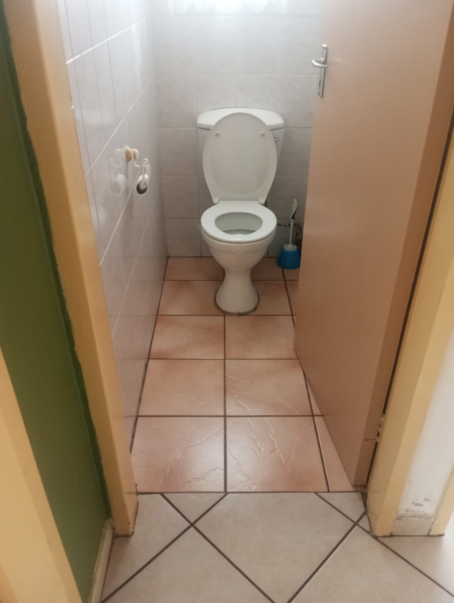 4 Bedroom Property for Sale in Crown Gardens Gauteng