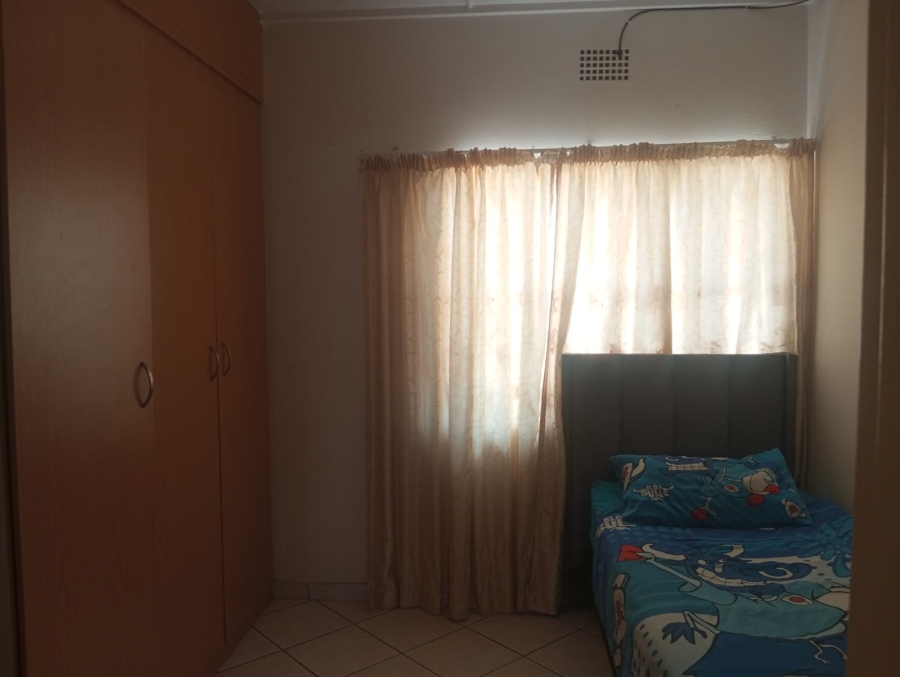 4 Bedroom Property for Sale in Crown Gardens Gauteng