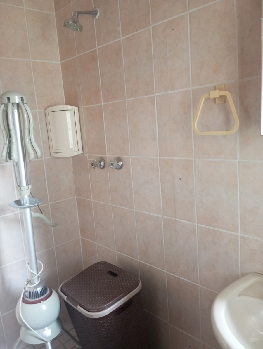 4 Bedroom Property for Sale in Crown Gardens Gauteng