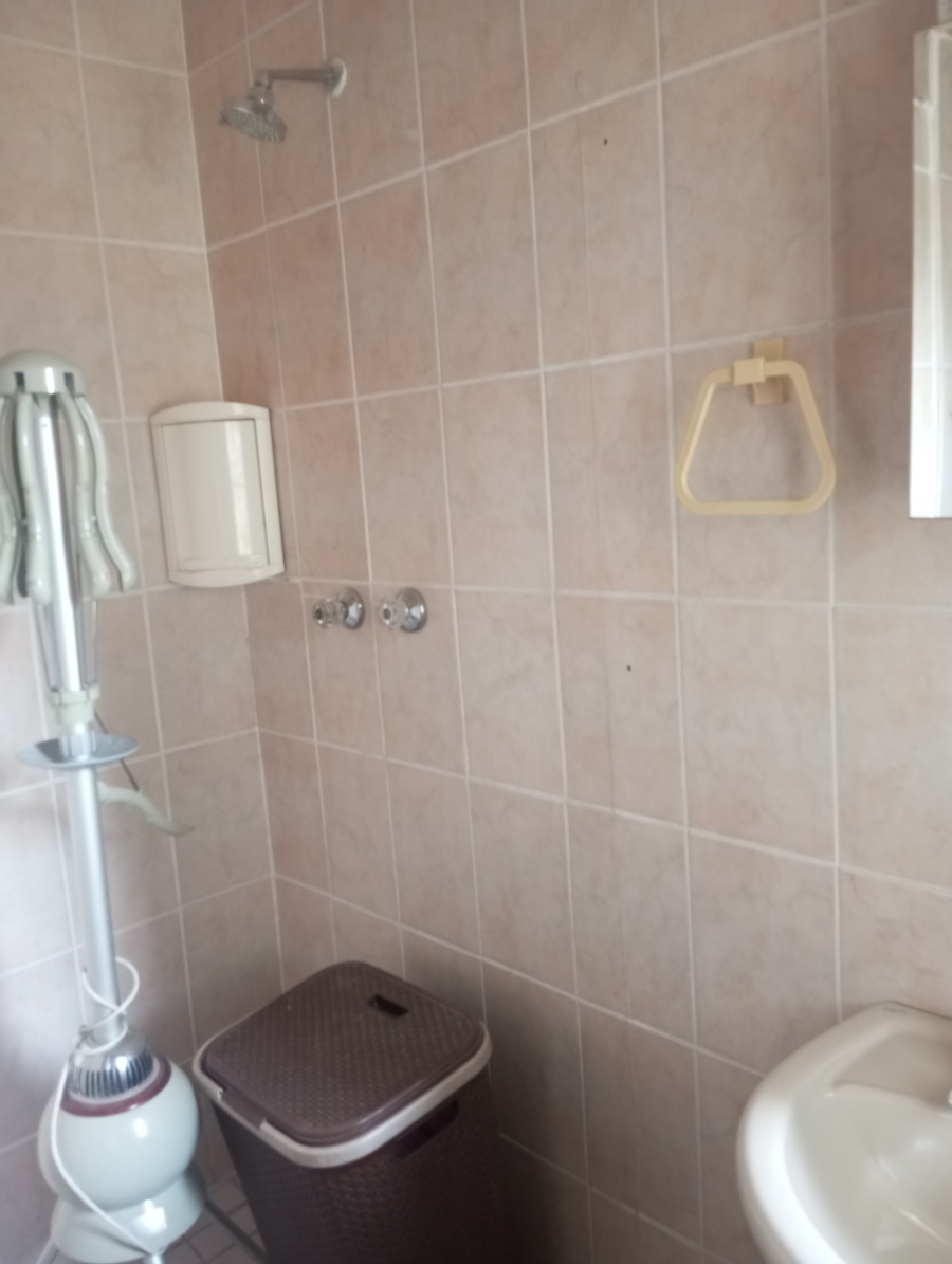 4 Bedroom Property for Sale in Crown Gardens Gauteng