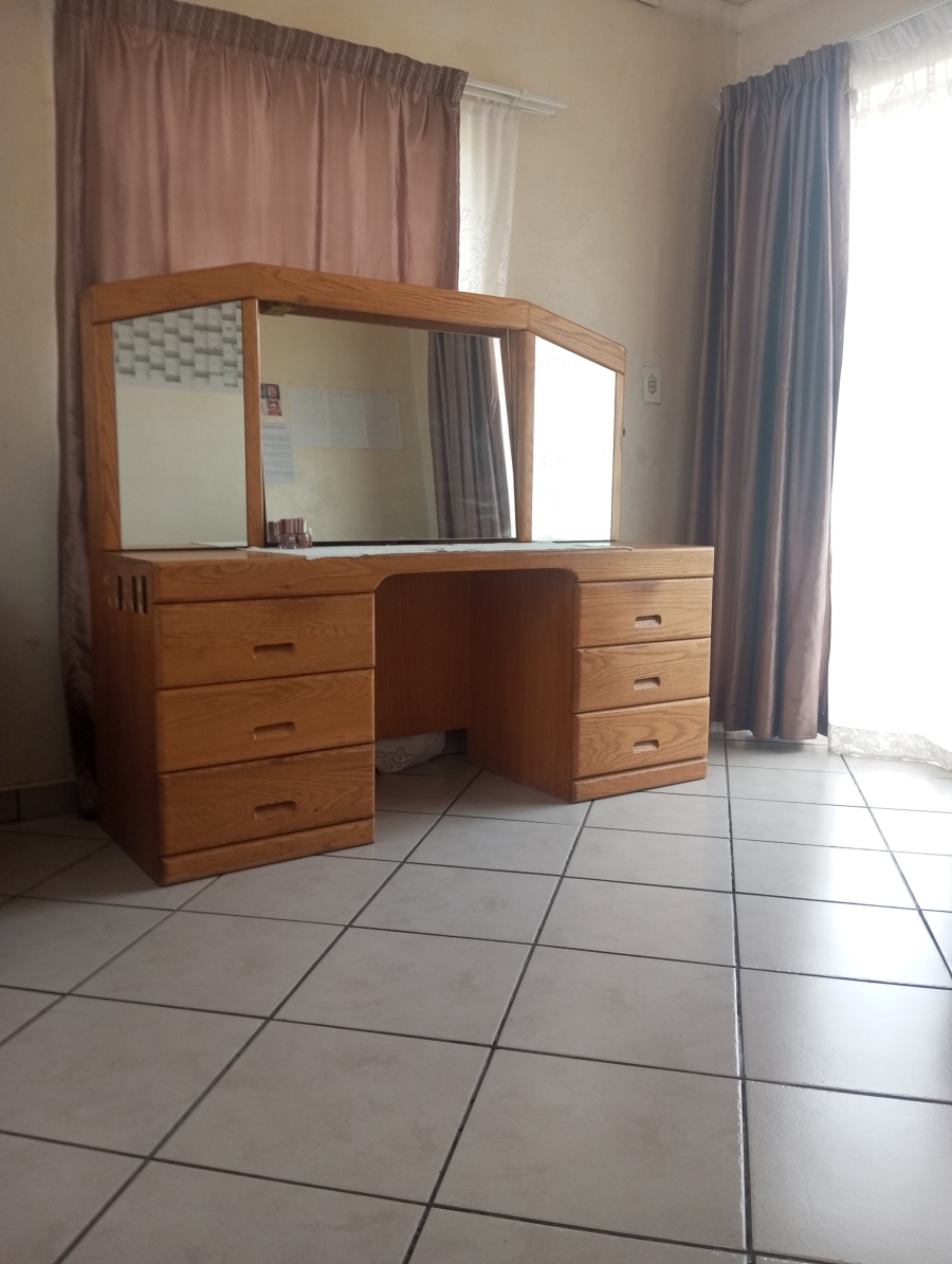 4 Bedroom Property for Sale in Crown Gardens Gauteng