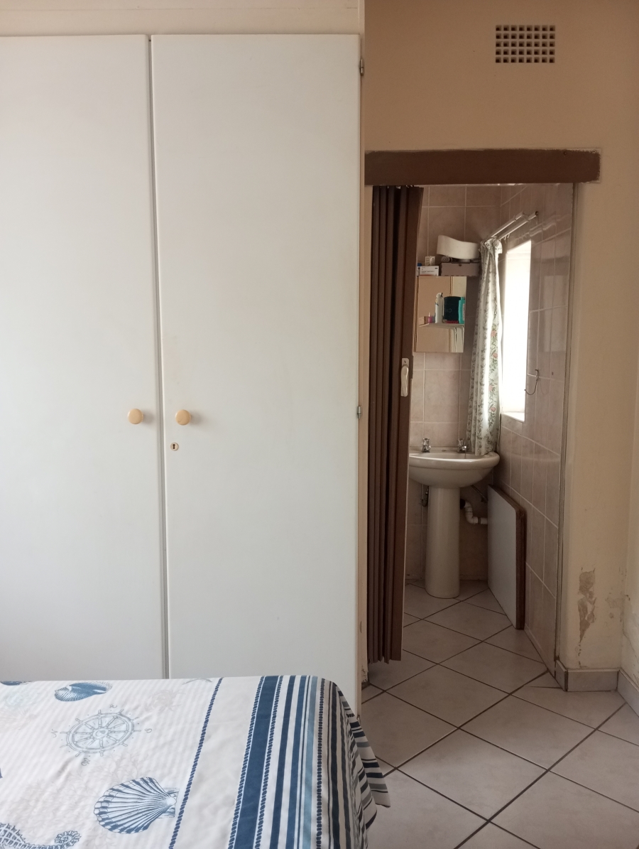 4 Bedroom Property for Sale in Crown Gardens Gauteng