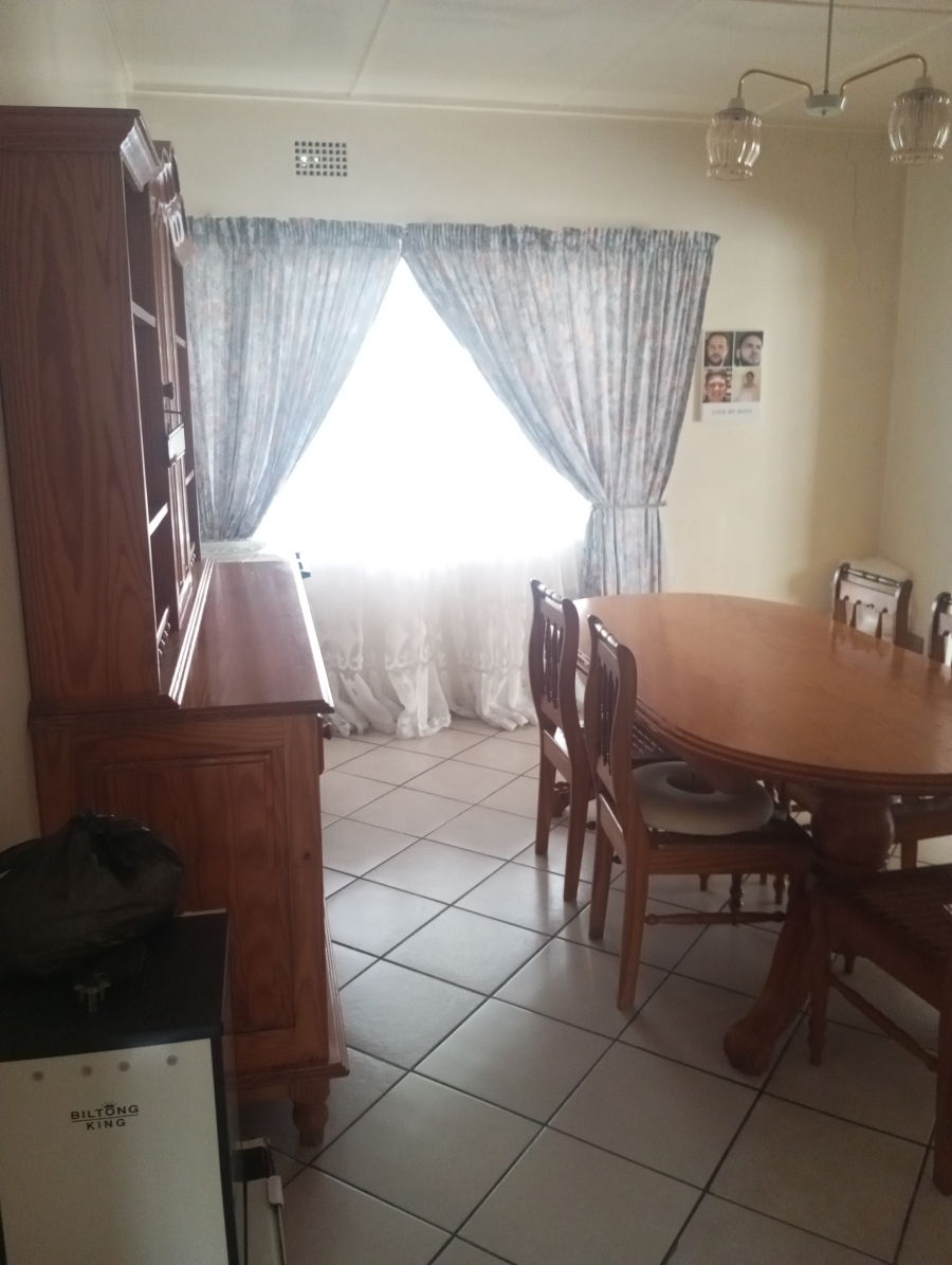 4 Bedroom Property for Sale in Crown Gardens Gauteng