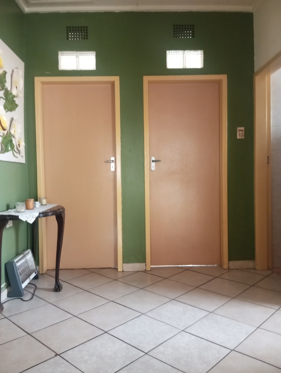 4 Bedroom Property for Sale in Crown Gardens Gauteng