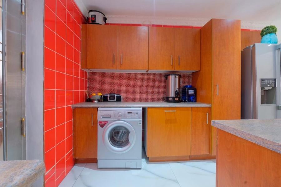 To Let 4 Bedroom Property for Rent in Protea Glen Gauteng