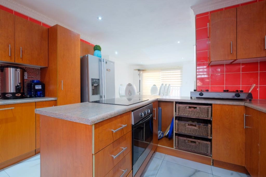 To Let 4 Bedroom Property for Rent in Protea Glen Gauteng