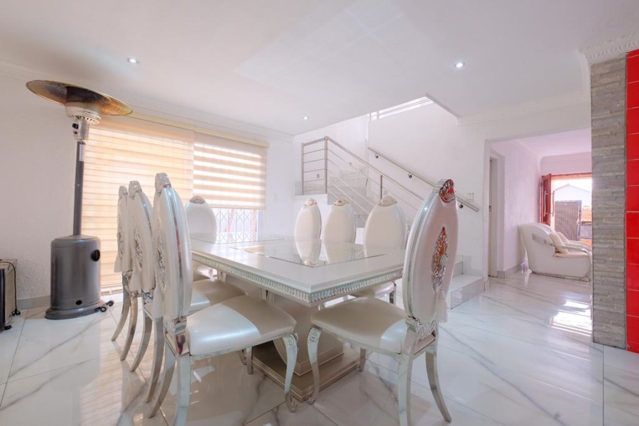 To Let 4 Bedroom Property for Rent in Protea Glen Gauteng