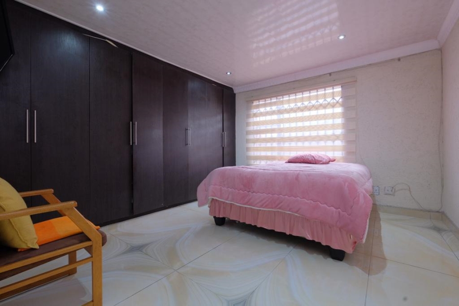 To Let 4 Bedroom Property for Rent in Protea Glen Gauteng