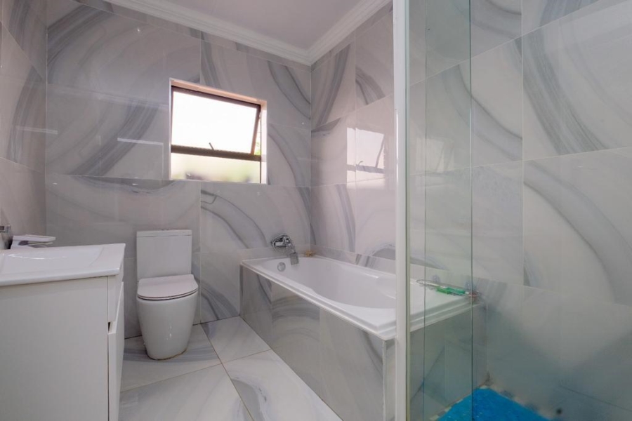 To Let 4 Bedroom Property for Rent in Protea Glen Gauteng