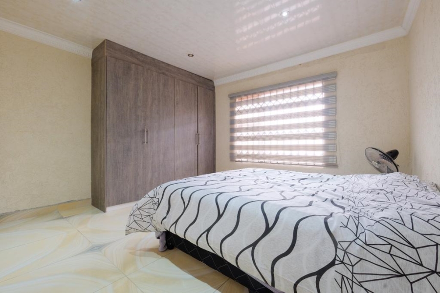 To Let 4 Bedroom Property for Rent in Protea Glen Gauteng