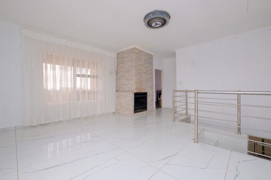 To Let 4 Bedroom Property for Rent in Protea Glen Gauteng