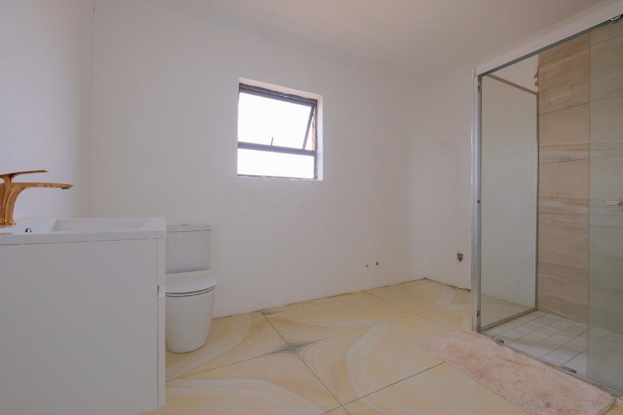 To Let 4 Bedroom Property for Rent in Protea Glen Gauteng