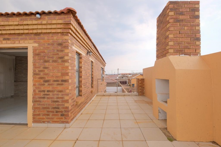 To Let 4 Bedroom Property for Rent in Protea Glen Gauteng