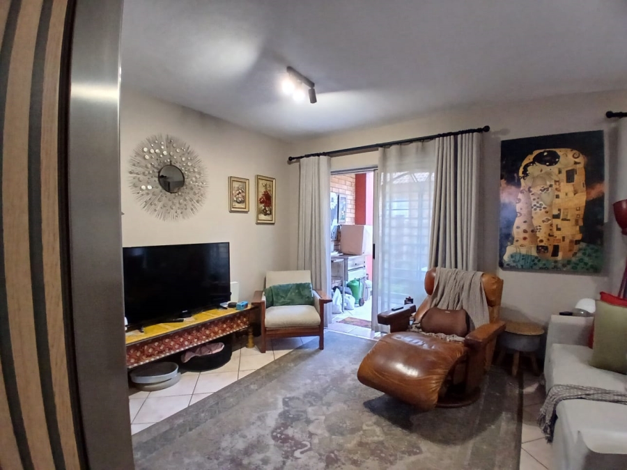 2 Bedroom Property for Sale in Die Hoewes Gauteng