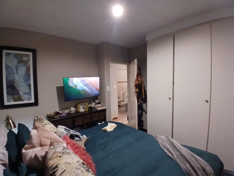 2 Bedroom Property for Sale in Die Hoewes Gauteng