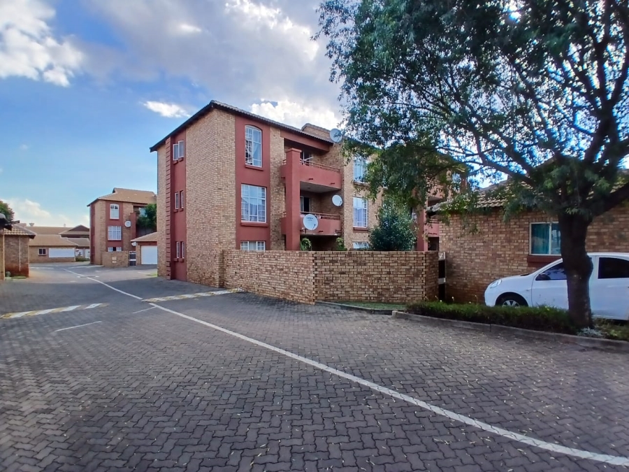 2 Bedroom Property for Sale in Die Hoewes Gauteng