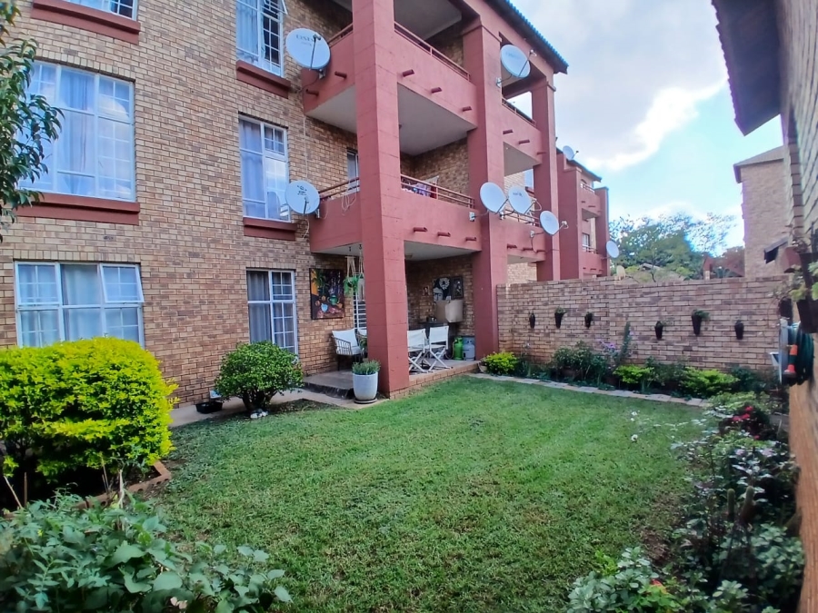 2 Bedroom Property for Sale in Die Hoewes Gauteng