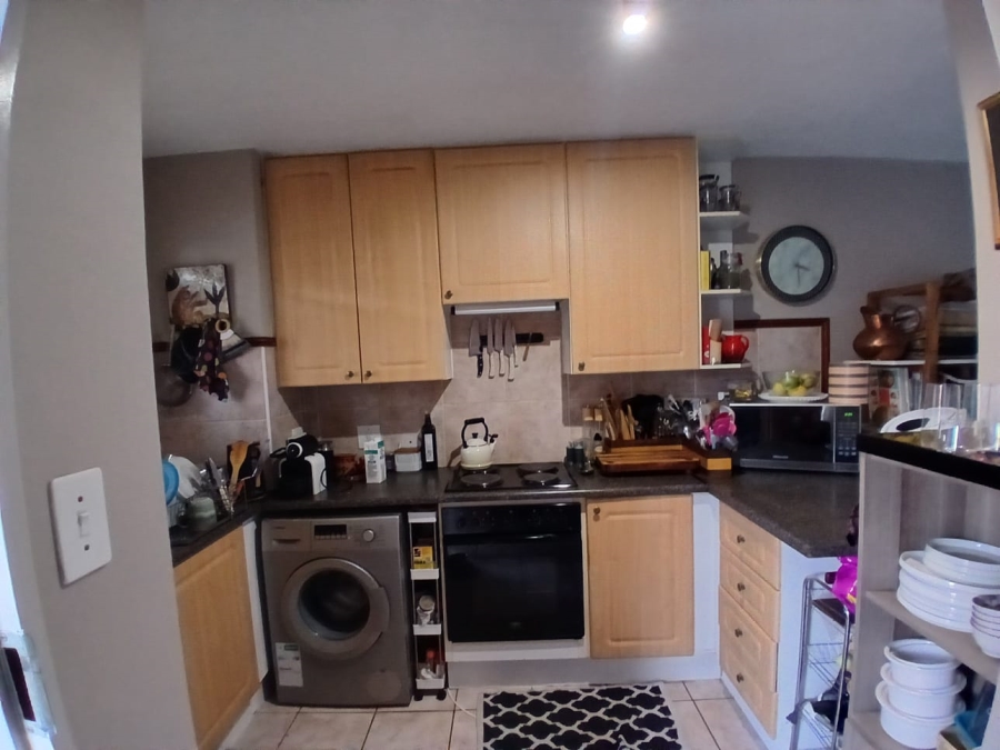 2 Bedroom Property for Sale in Die Hoewes Gauteng