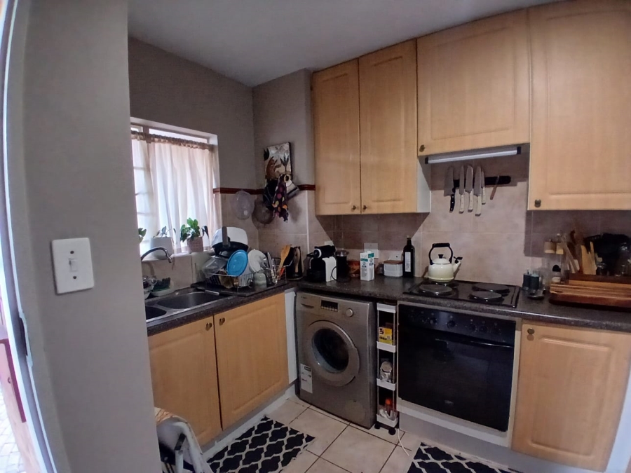 2 Bedroom Property for Sale in Die Hoewes Gauteng