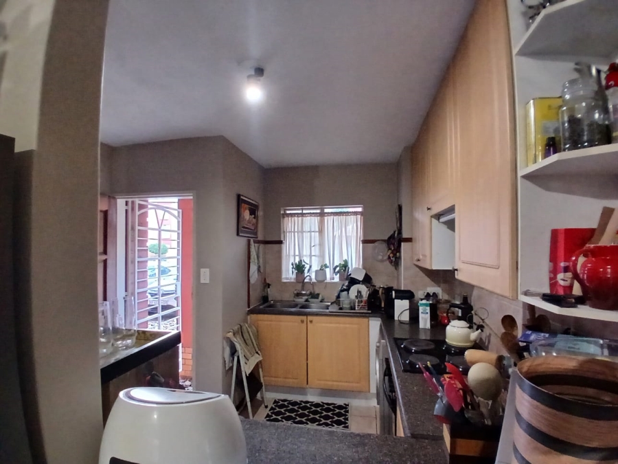 2 Bedroom Property for Sale in Die Hoewes Gauteng
