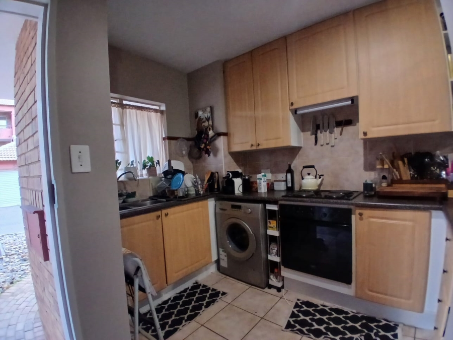 2 Bedroom Property for Sale in Die Hoewes Gauteng