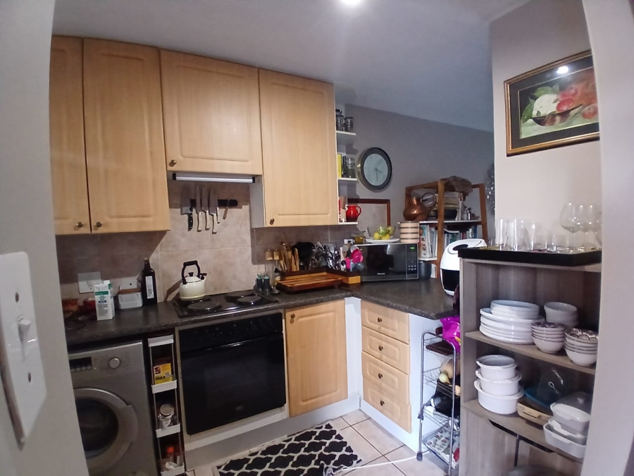 2 Bedroom Property for Sale in Die Hoewes Gauteng