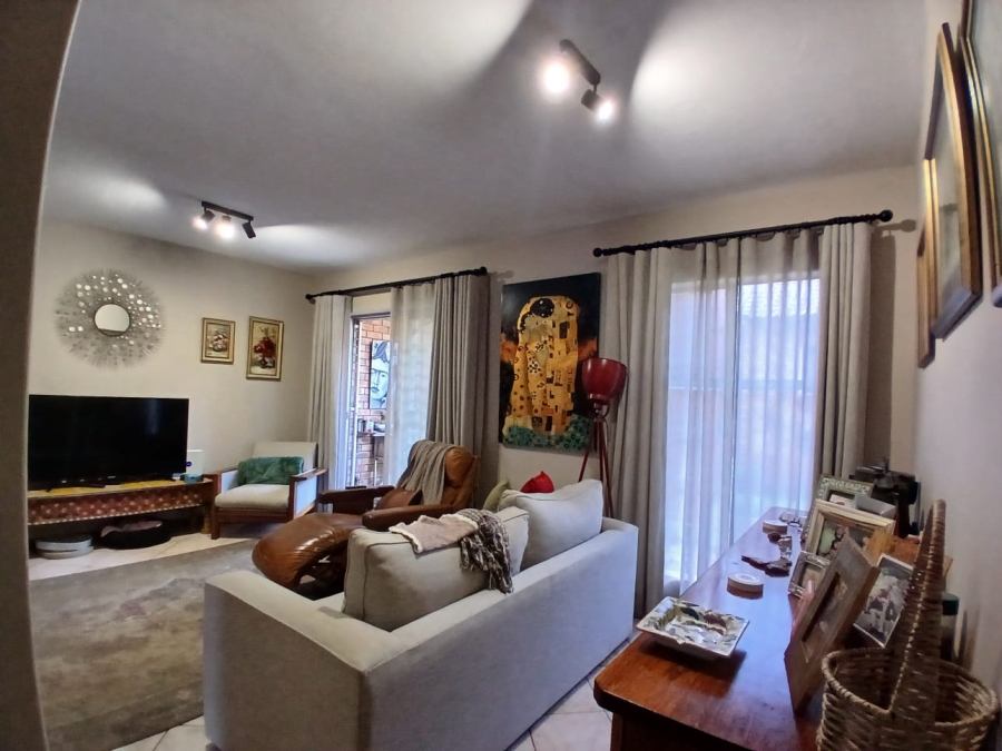 2 Bedroom Property for Sale in Die Hoewes Gauteng