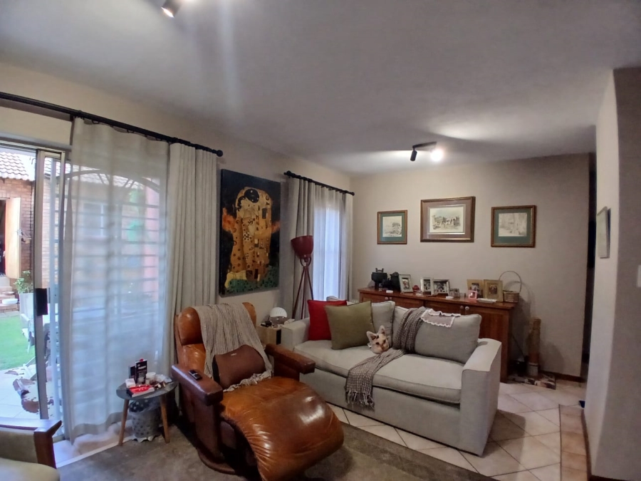 2 Bedroom Property for Sale in Die Hoewes Gauteng