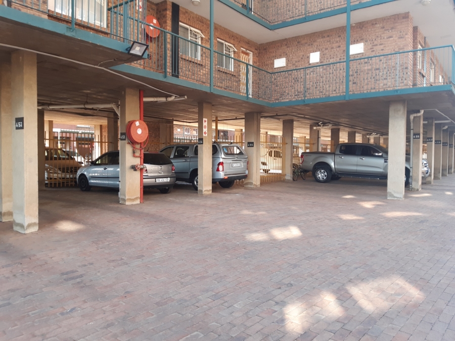 1 Bedroom Property for Sale in Die Hoewes Gauteng
