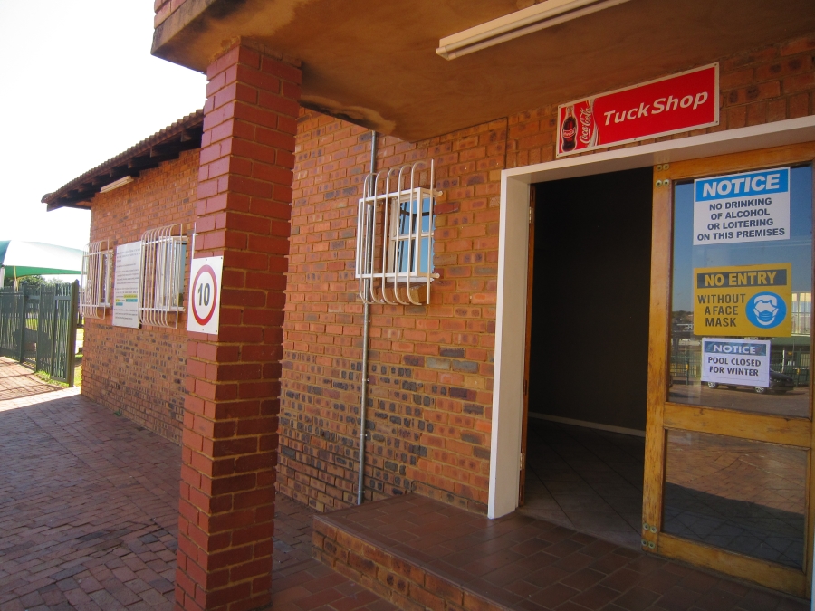 1 Bedroom Property for Sale in Die Hoewes Gauteng