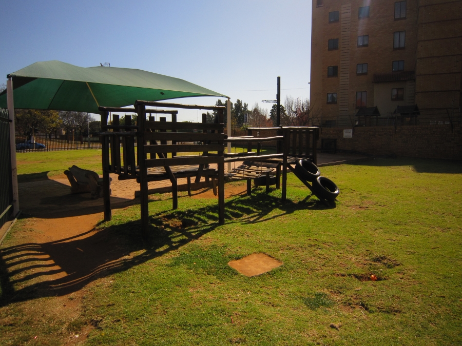 1 Bedroom Property for Sale in Die Hoewes Gauteng
