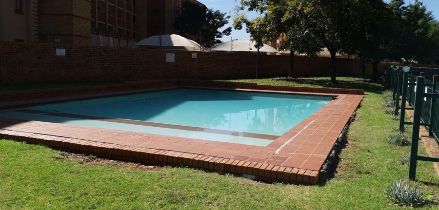 1 Bedroom Property for Sale in Die Hoewes Gauteng