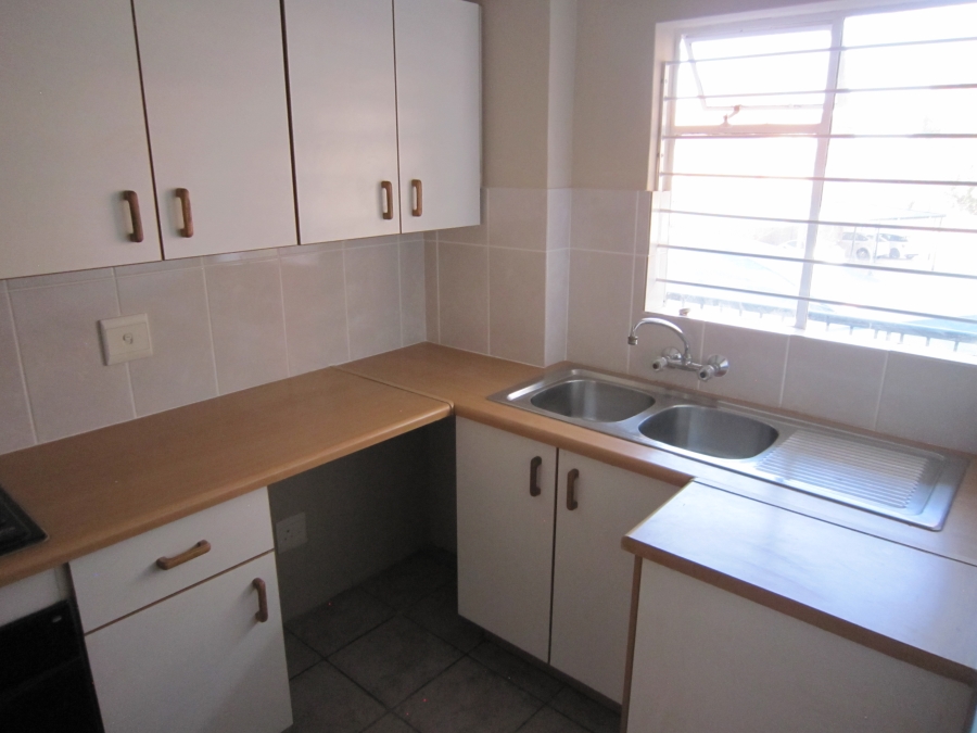 1 Bedroom Property for Sale in Die Hoewes Gauteng