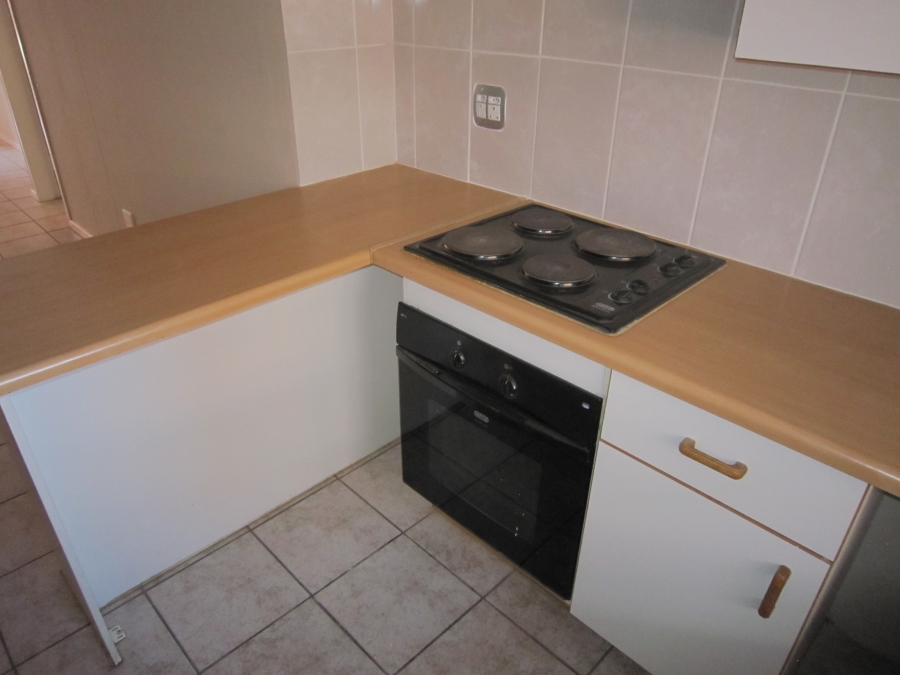 1 Bedroom Property for Sale in Die Hoewes Gauteng