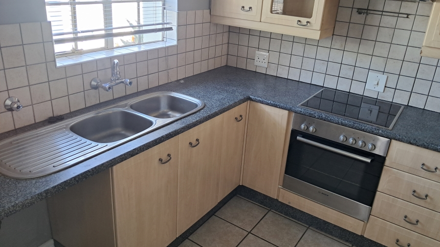 2 Bedroom Property for Sale in Die Hoewes Gauteng