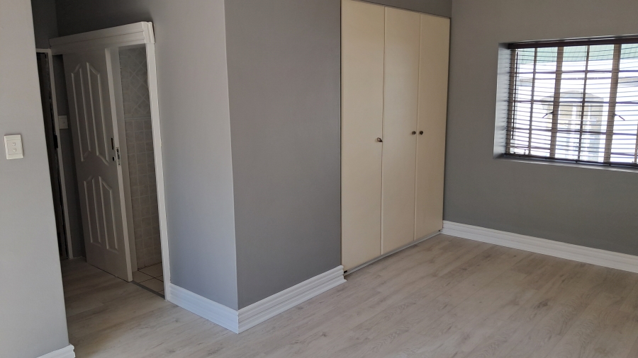 2 Bedroom Property for Sale in Die Hoewes Gauteng