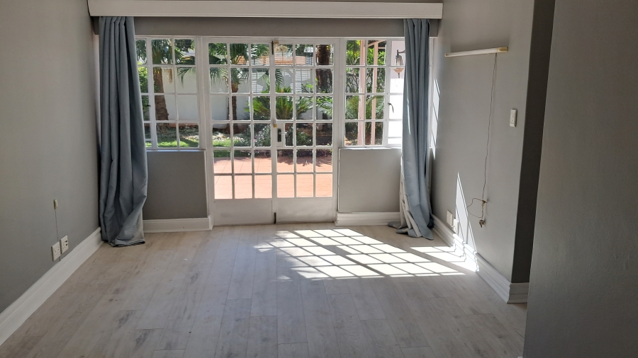 2 Bedroom Property for Sale in Die Hoewes Gauteng