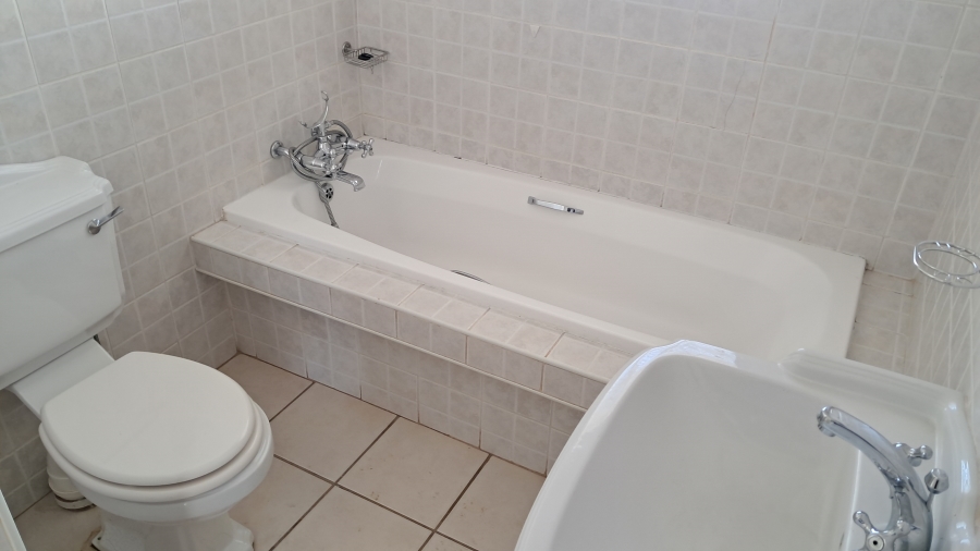 2 Bedroom Property for Sale in Die Hoewes Gauteng