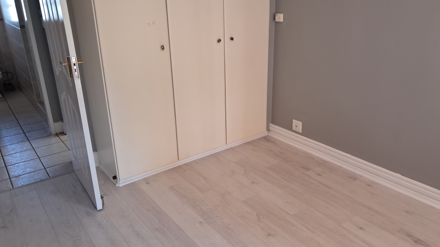 2 Bedroom Property for Sale in Die Hoewes Gauteng