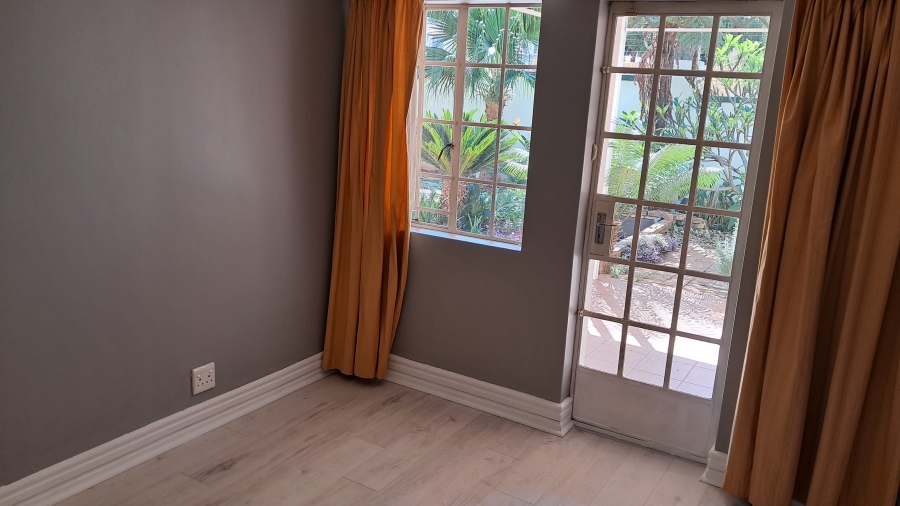 2 Bedroom Property for Sale in Die Hoewes Gauteng