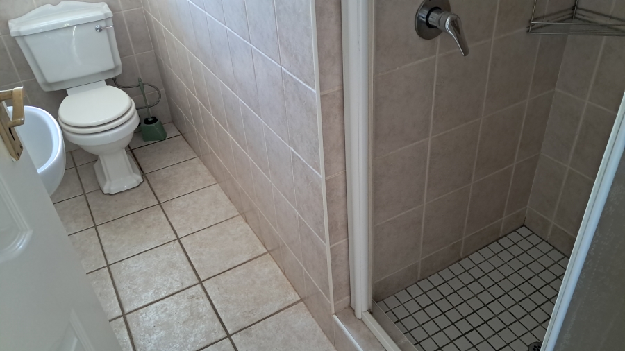 2 Bedroom Property for Sale in Die Hoewes Gauteng