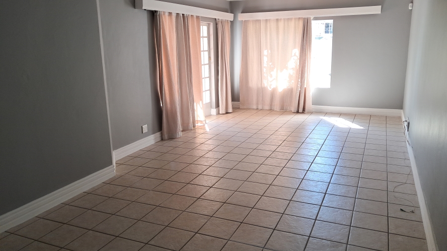 2 Bedroom Property for Sale in Die Hoewes Gauteng