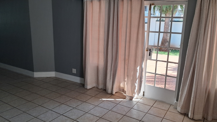 2 Bedroom Property for Sale in Die Hoewes Gauteng