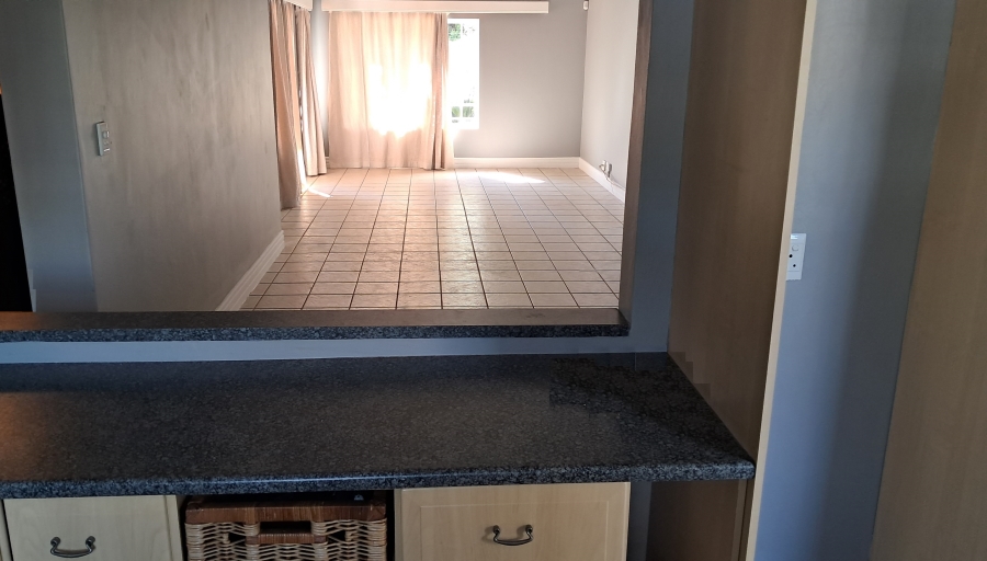 2 Bedroom Property for Sale in Die Hoewes Gauteng