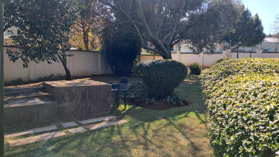 2 Bedroom Property for Sale in Die Hoewes Gauteng