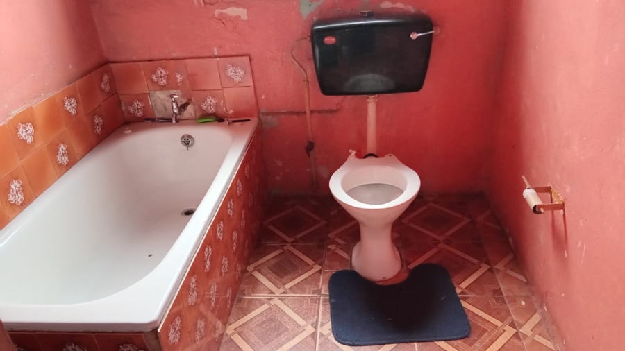 2 Bedroom Property for Sale in Chiawelo Gauteng