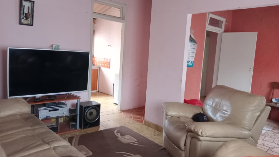 2 Bedroom Property for Sale in Chiawelo Gauteng