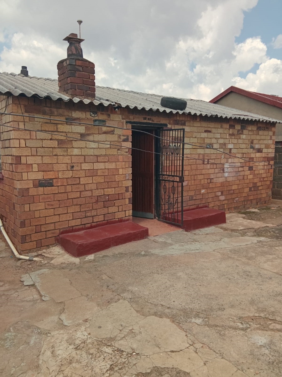2 Bedroom Property for Sale in Senaoane Gauteng
